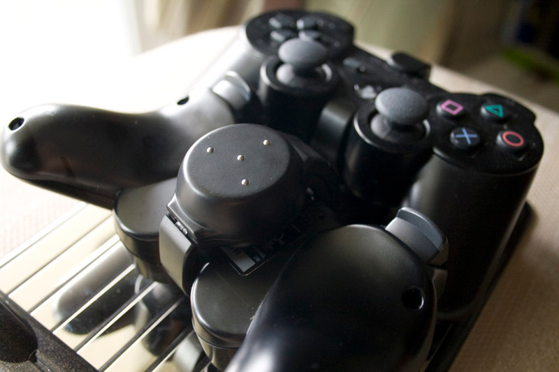 Illustration for article titled Lightning Review: TouchCharge Wireless Charger For PS3, Xbox 360 and Wii Controllers